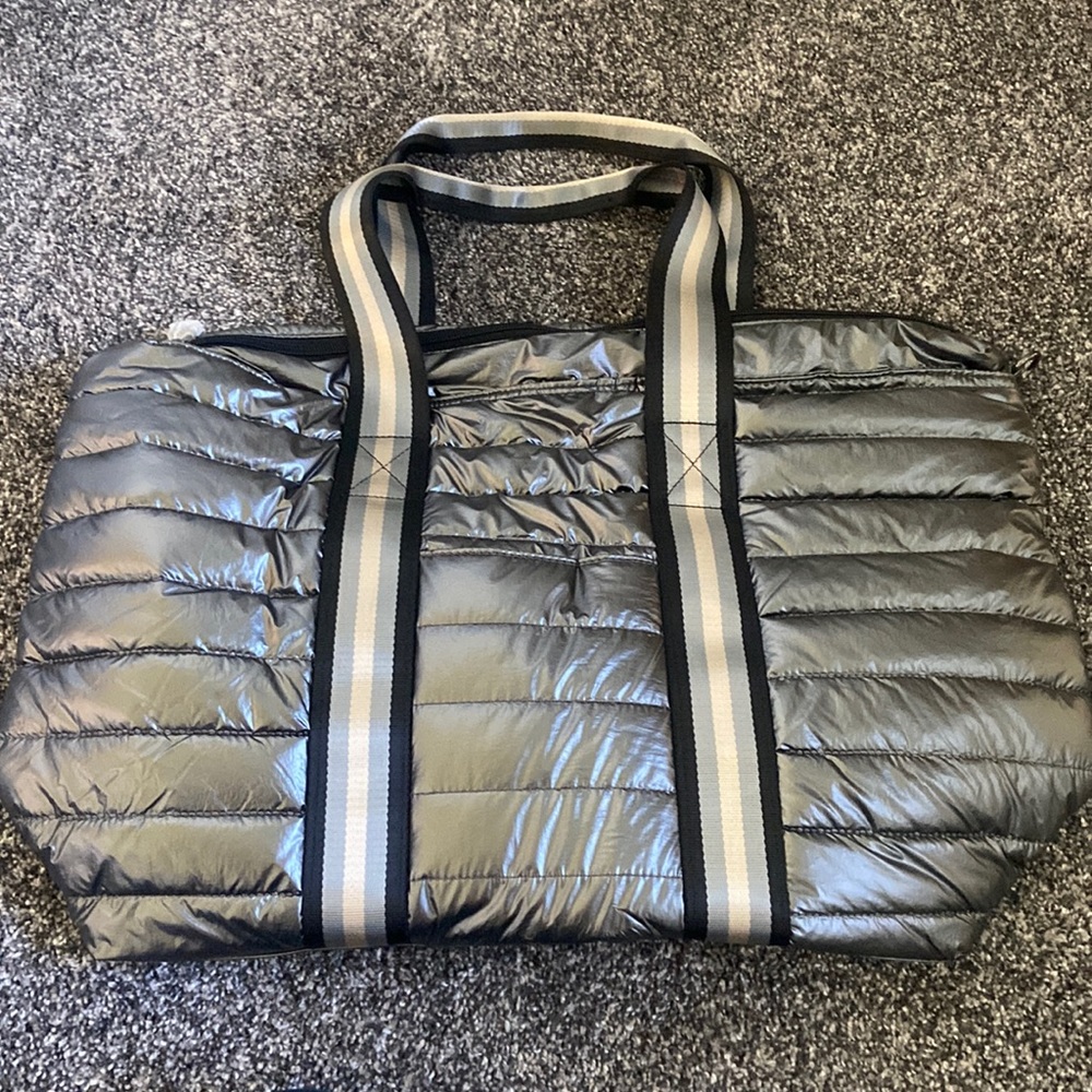 Fabletics NWOT large quilted tote-silver